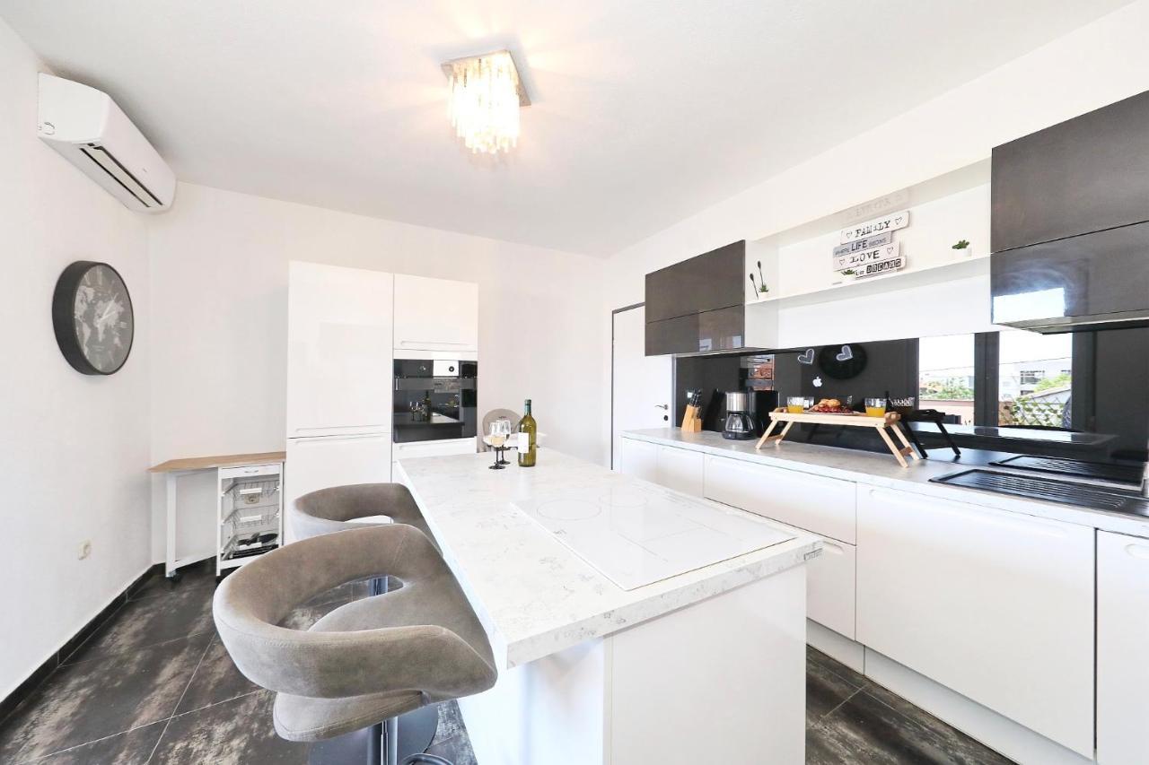Apartman Nika Sa Jacuzzijem Zadar Exterior photo